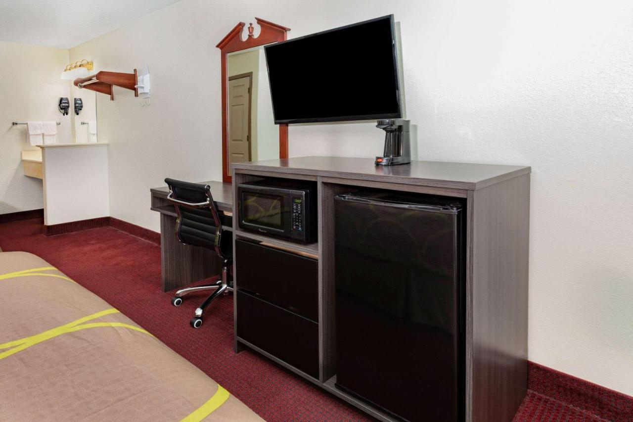 Super 8 By Wyndham Kinder/Coushatta Near Casino Eksteriør billede